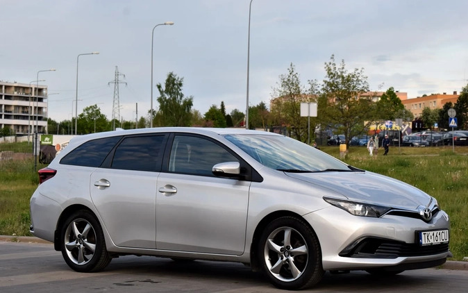 Toyota Auris cena 57900 przebieg: 121111, rok produkcji 2018 z Kielce małe 704